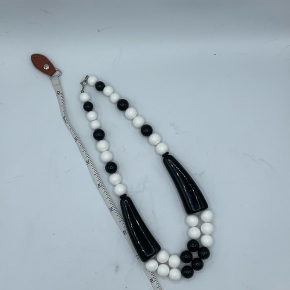 ”RETRO 80’s VINTAGE CHOKER STYLE BLACK AND WHITE NECKLACE” Costume Jewelry. - Picture 7 of 7